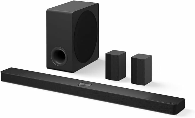 LG S90T Soundbar mit Subwoofer und Rear-Lautsprechern in Heimkino-Umgebung LG S90T Soundbar mit Subwoofer und Rear-Lautsprechern in Heimkino-Umgebung